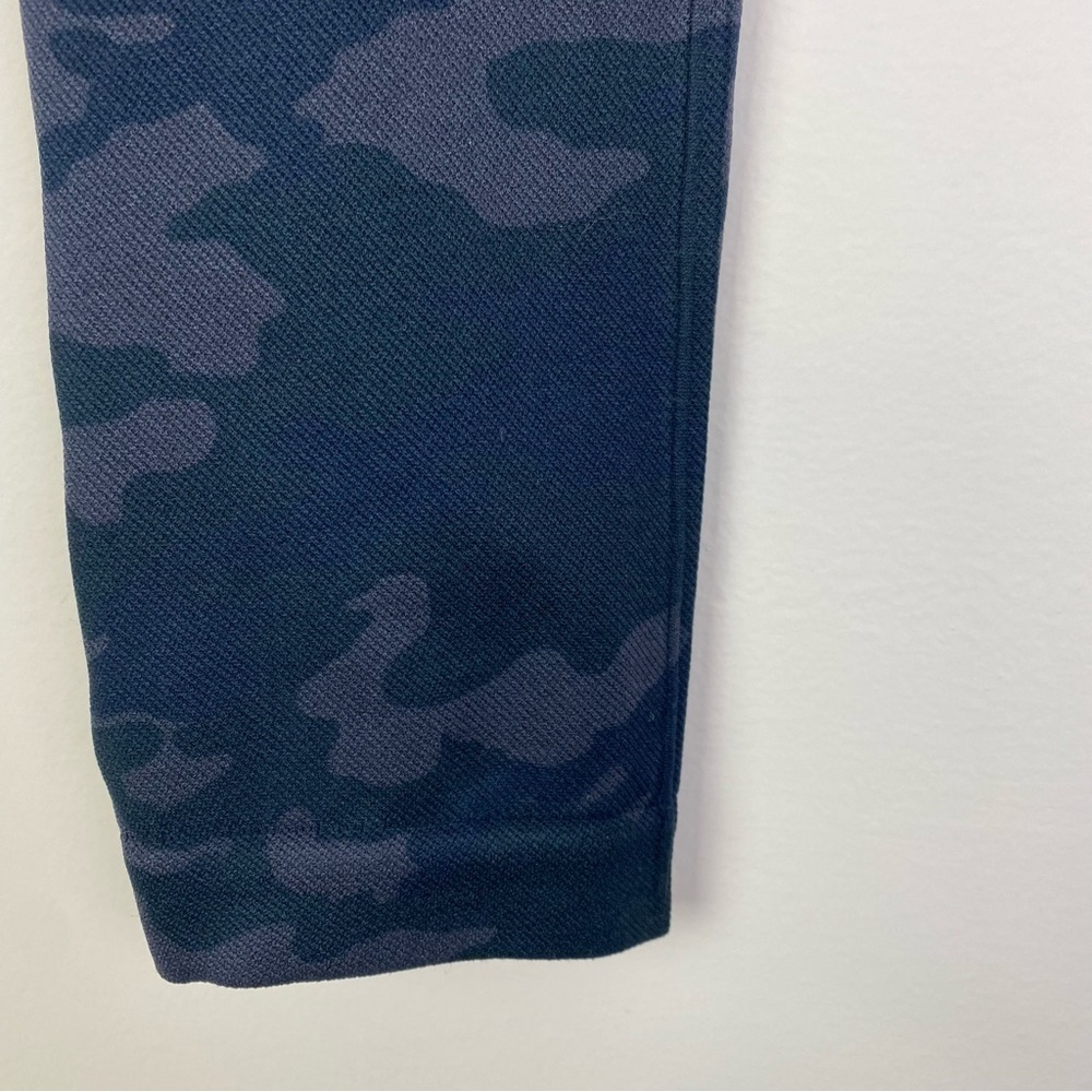 Spanx Camo Look At Me Now Seamless Cropped Leggings Size Small - Picture 7 of 8